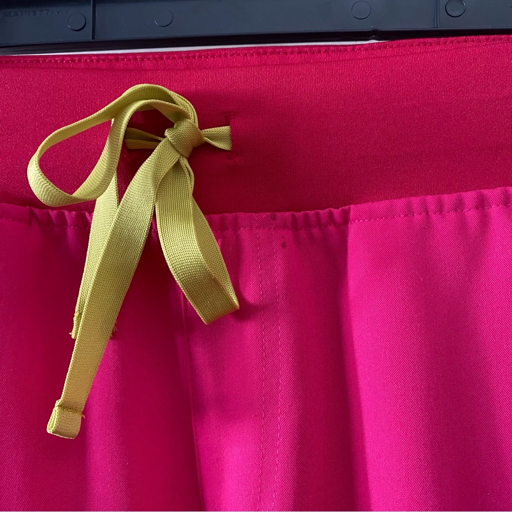 Figs‎ Yola High Waisted Hot Pink Scrub Pants, M Petite - Picture 3 of 7